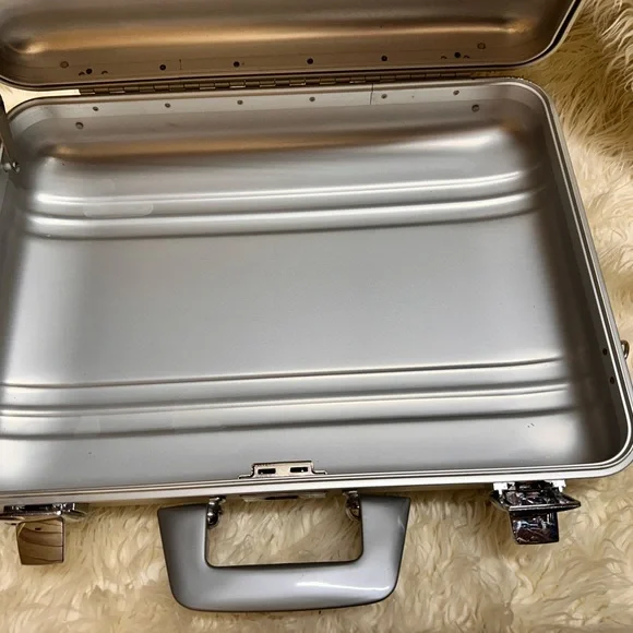 Halliburton Zero briefcase - Picture 9 of 12
